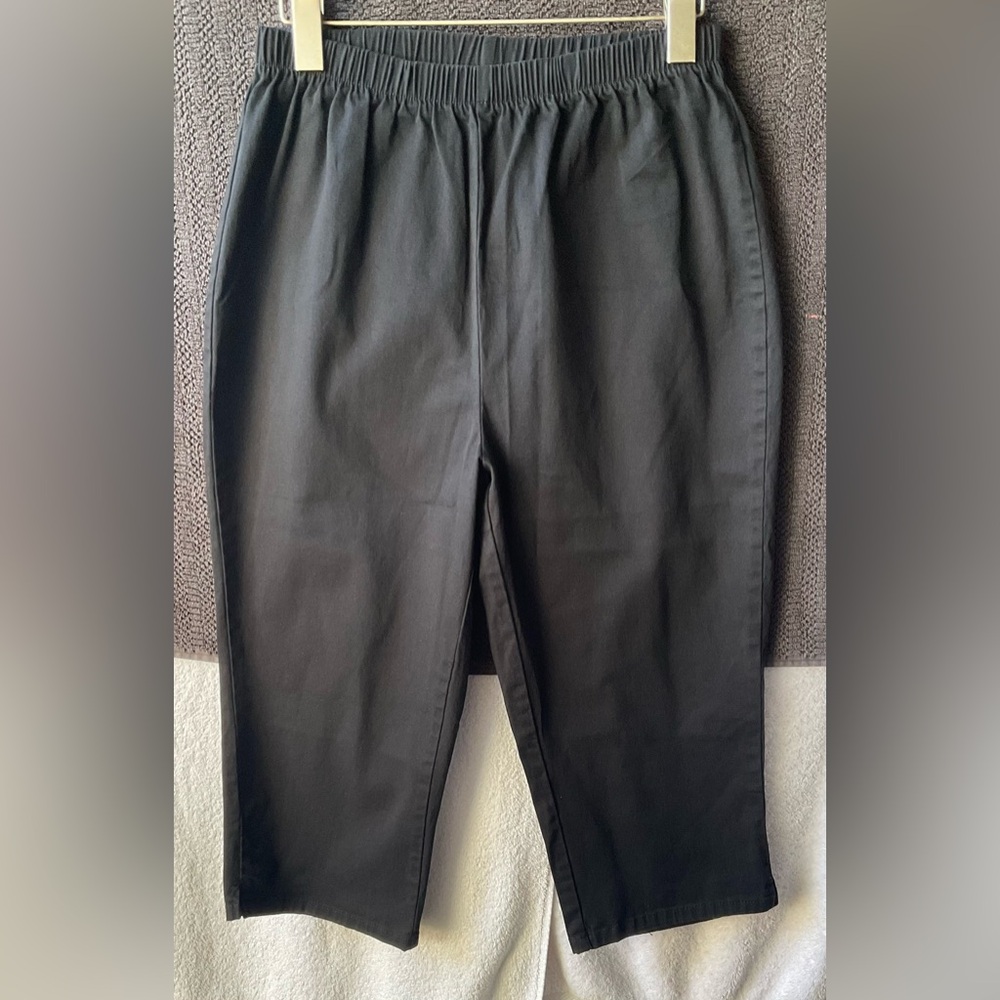 Cabin Creek Women's Black Capris